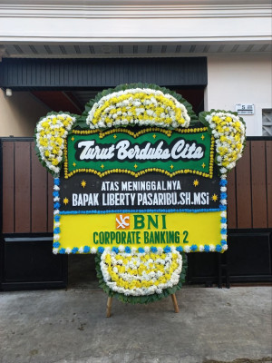 Papan Bunga Duka di Leces