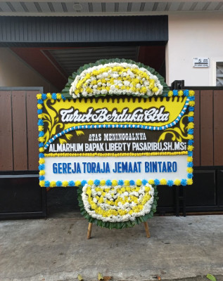 Papan Bunga Duka di Leces